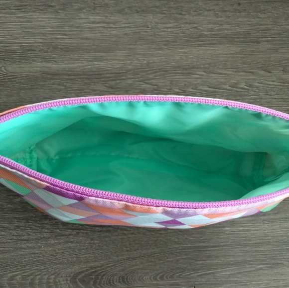 Clinique Cosmetic Bag - Picture 3 of 7